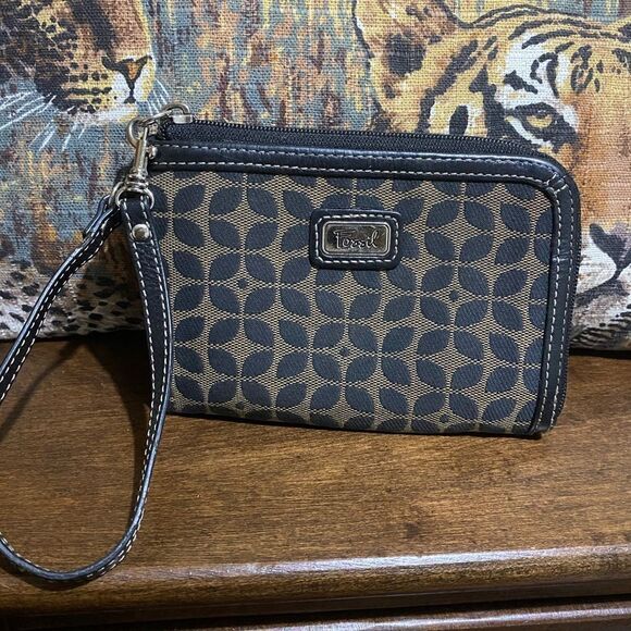 Fossil Wristlet Wallet Brown with Leather Trim - Picture 1 of 3